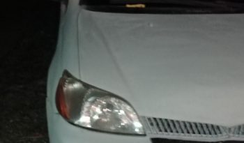 Usado Toyota Yaris 2000 lleno