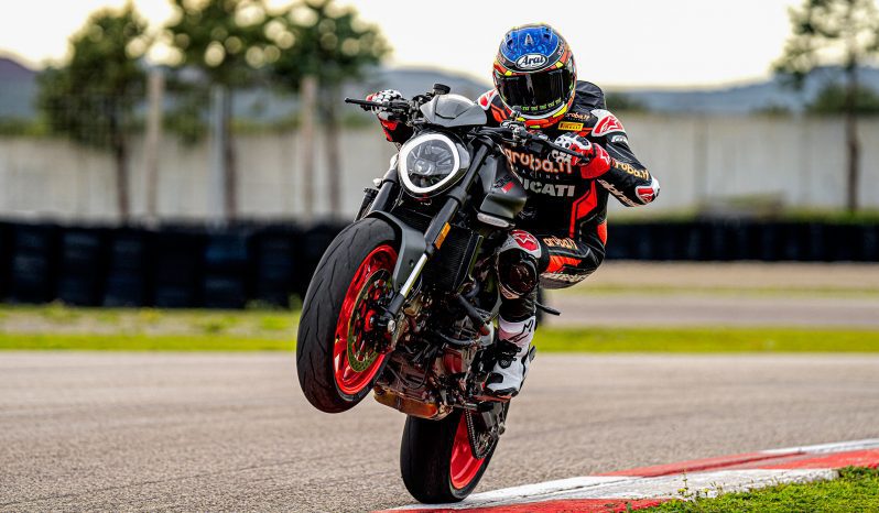 Nueva Ducati Monster lleno