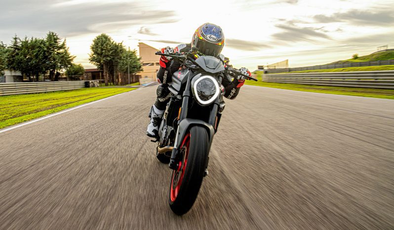 Nueva Ducati Monster lleno