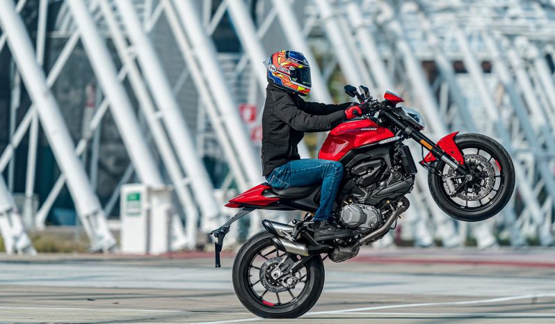 Nueva Ducati Monster lleno