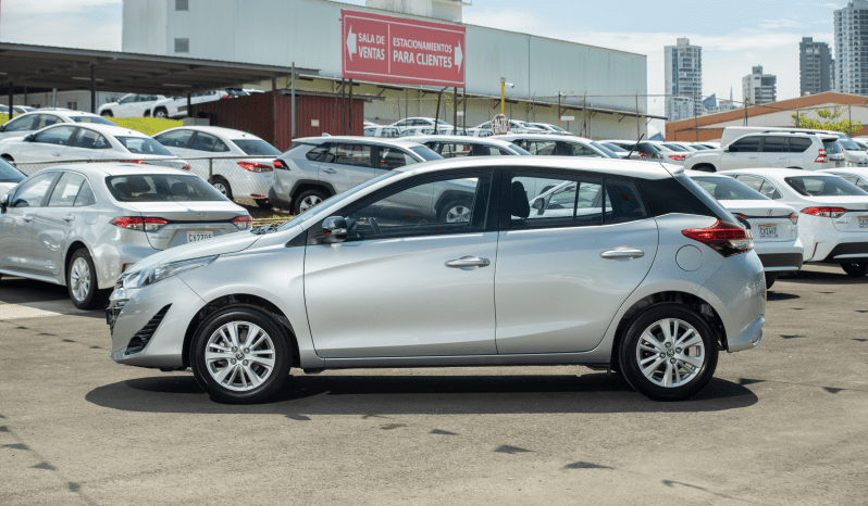 Certificado Toyota Yaris Hatchback 2020 | CZ9968 lleno